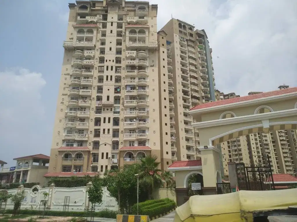 Amrapali Sapphire In Sector 45 Noida