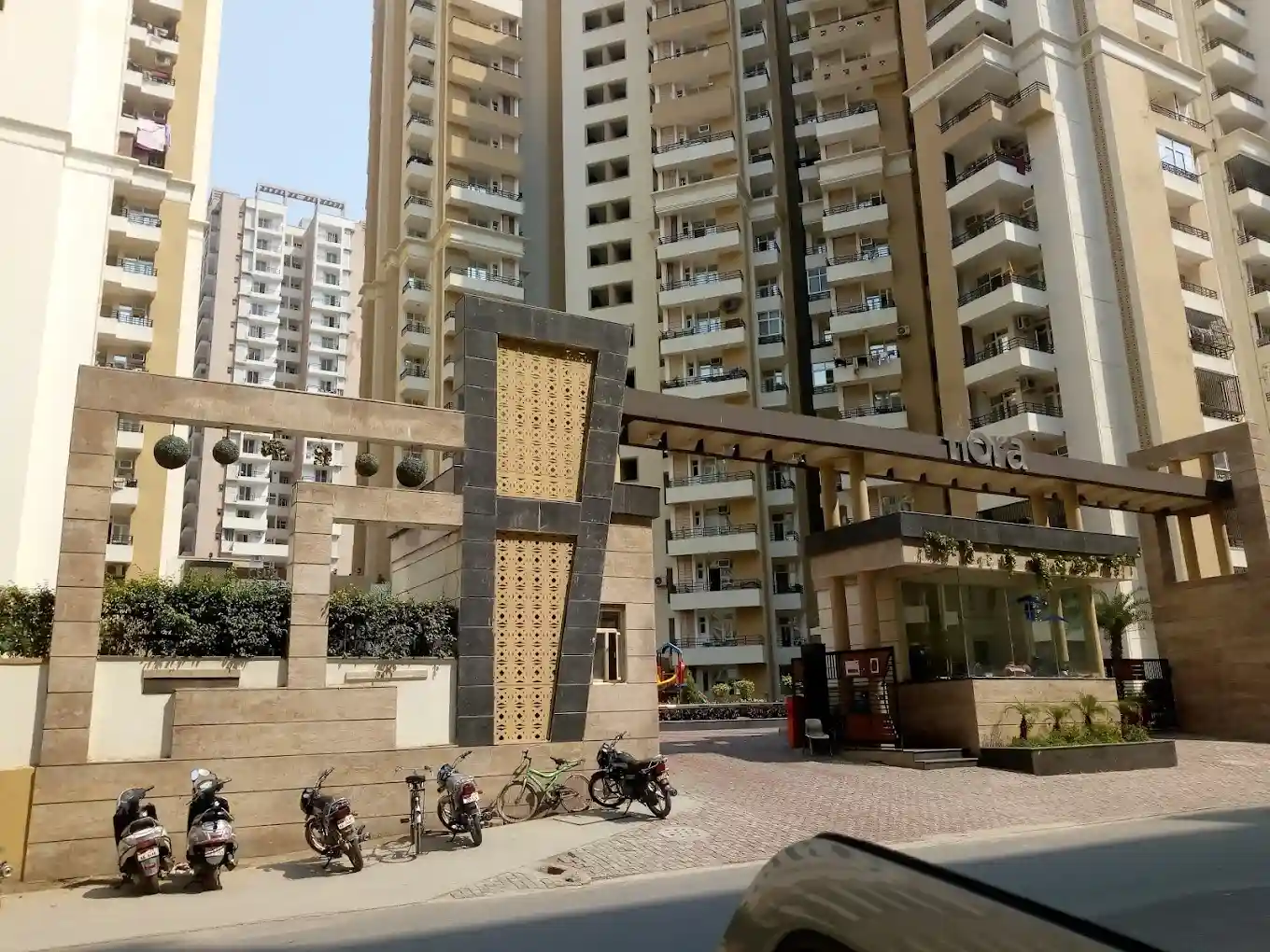 Divyansh Flora Sector 16C Greater Noida West
