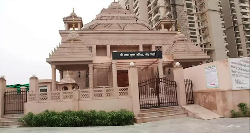 Gaur City 7th Avenue temple
